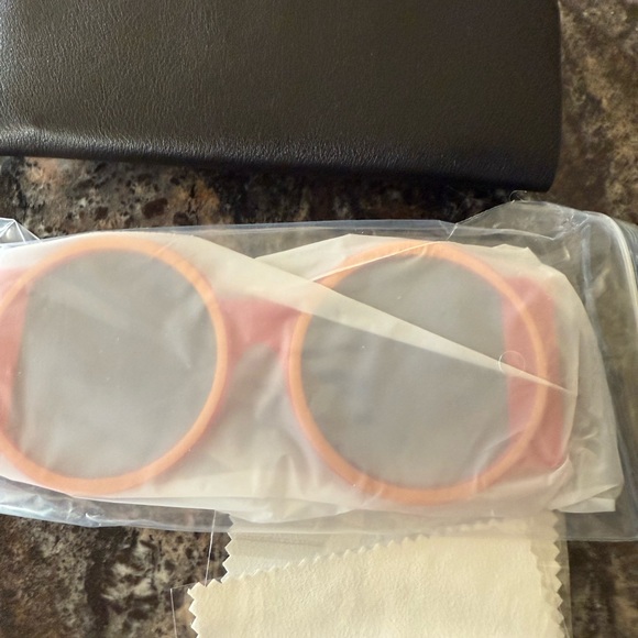 Stylish Red and Yellow Round Sunglasses - Picture 4 of 5